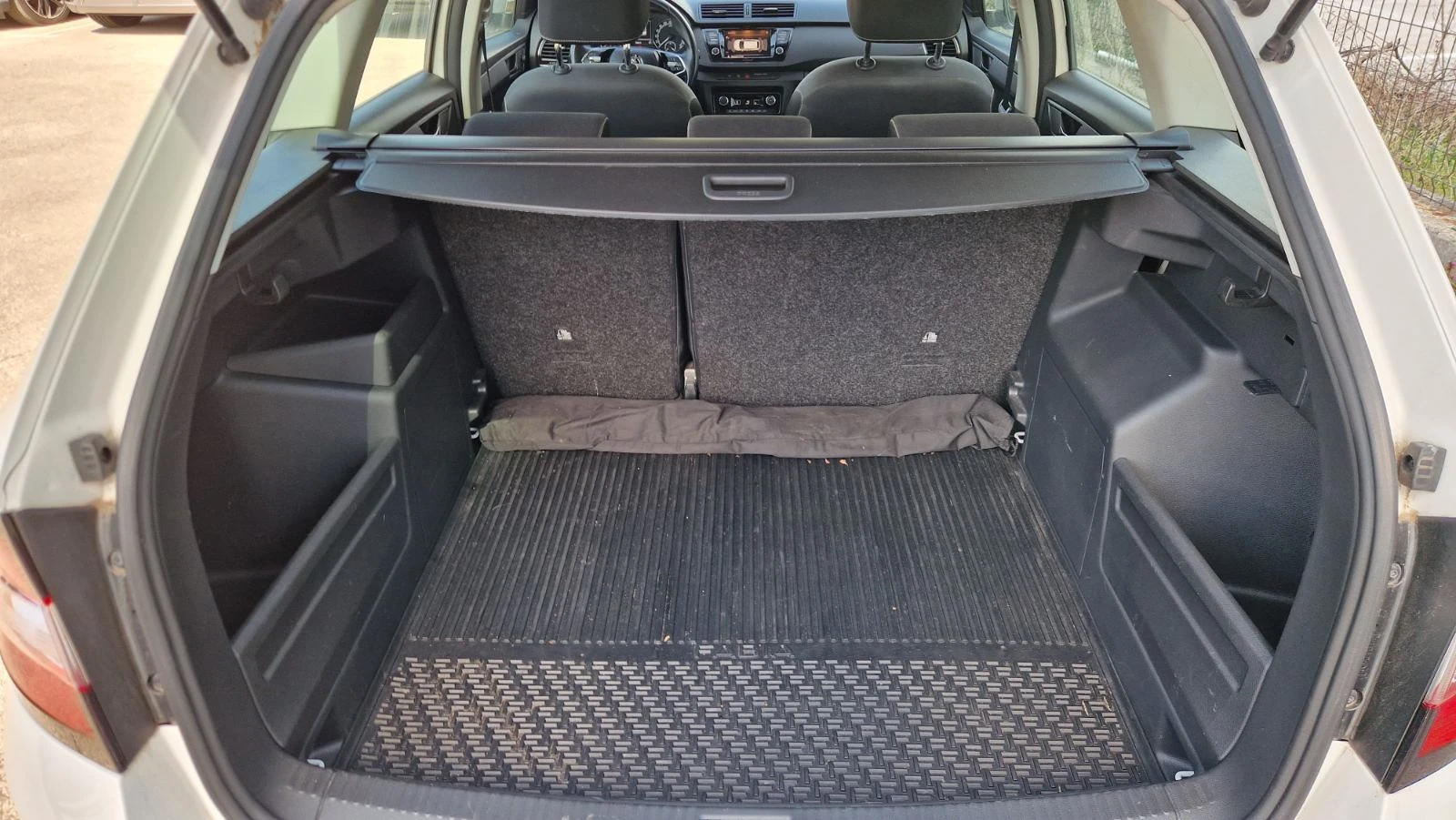 Skoda Fabia SW 1.0 TSI Първи собственик от България, снимка 10 - Автомобили и джипове - 54229992