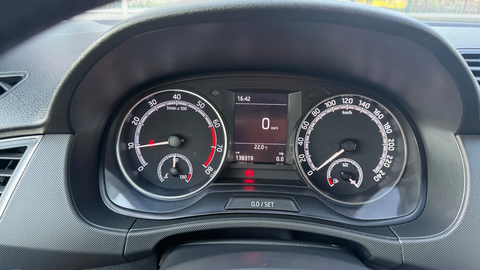 Skoda Fabia SW 1.0 TSI Първи собственик от България, снимка 16 - Автомобили и джипове - 54229992