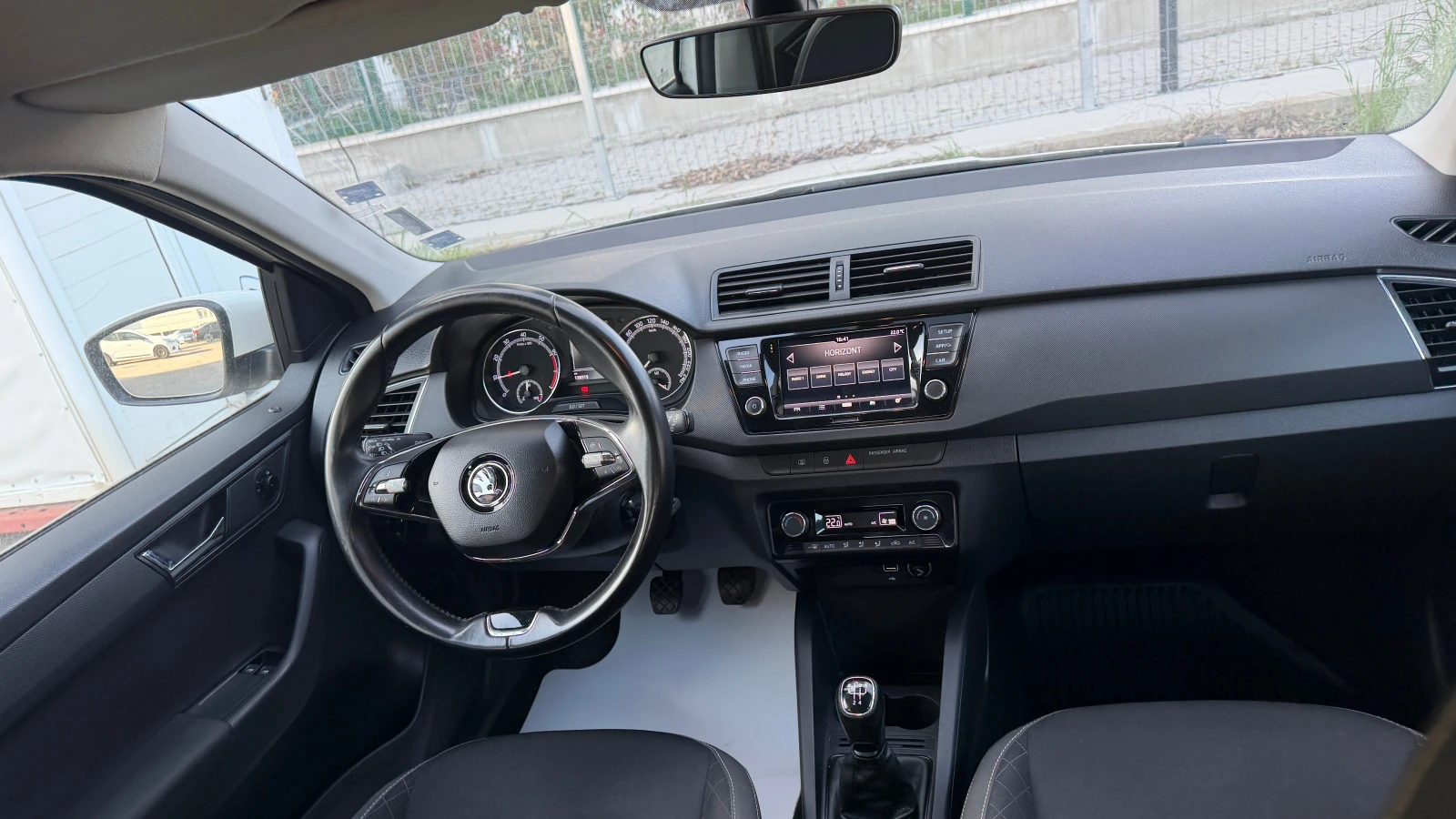 Skoda Fabia SW 1.0 TSI Първи собственик от България, снимка 13 - Автомобили и джипове - 54229992