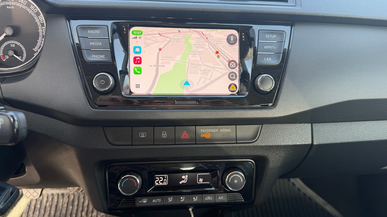 Skoda Fabia SW 1.0 TSI Първи собственик от България, снимка 14 - Автомобили и джипове - 54229992