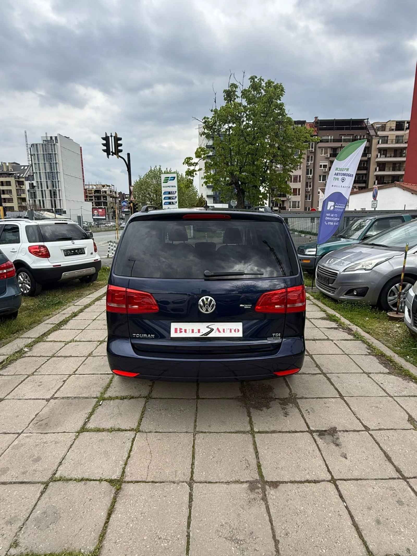 VW Touran 1.6 tdi 105 к.с. 7 места, снимка 4 - Автомобили и джипове - 54271196