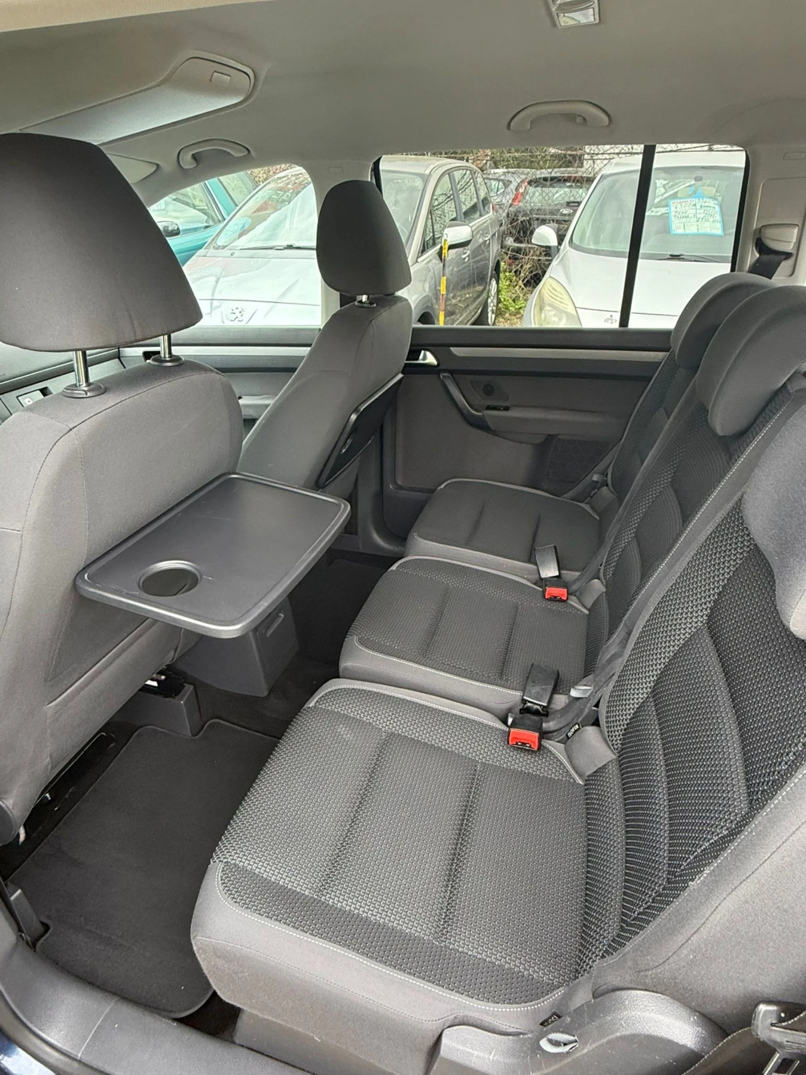 VW Touran 1.6 tdi 105 к.с. 7 места, снимка 6 - Автомобили и джипове - 54271196
