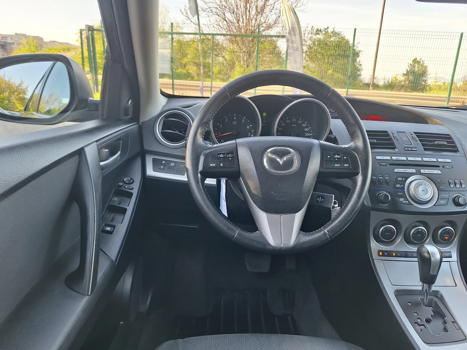 Mazda 3 2.0-АВТОМАТИК, снимка 10 - Автомобили и джипове - 54343581