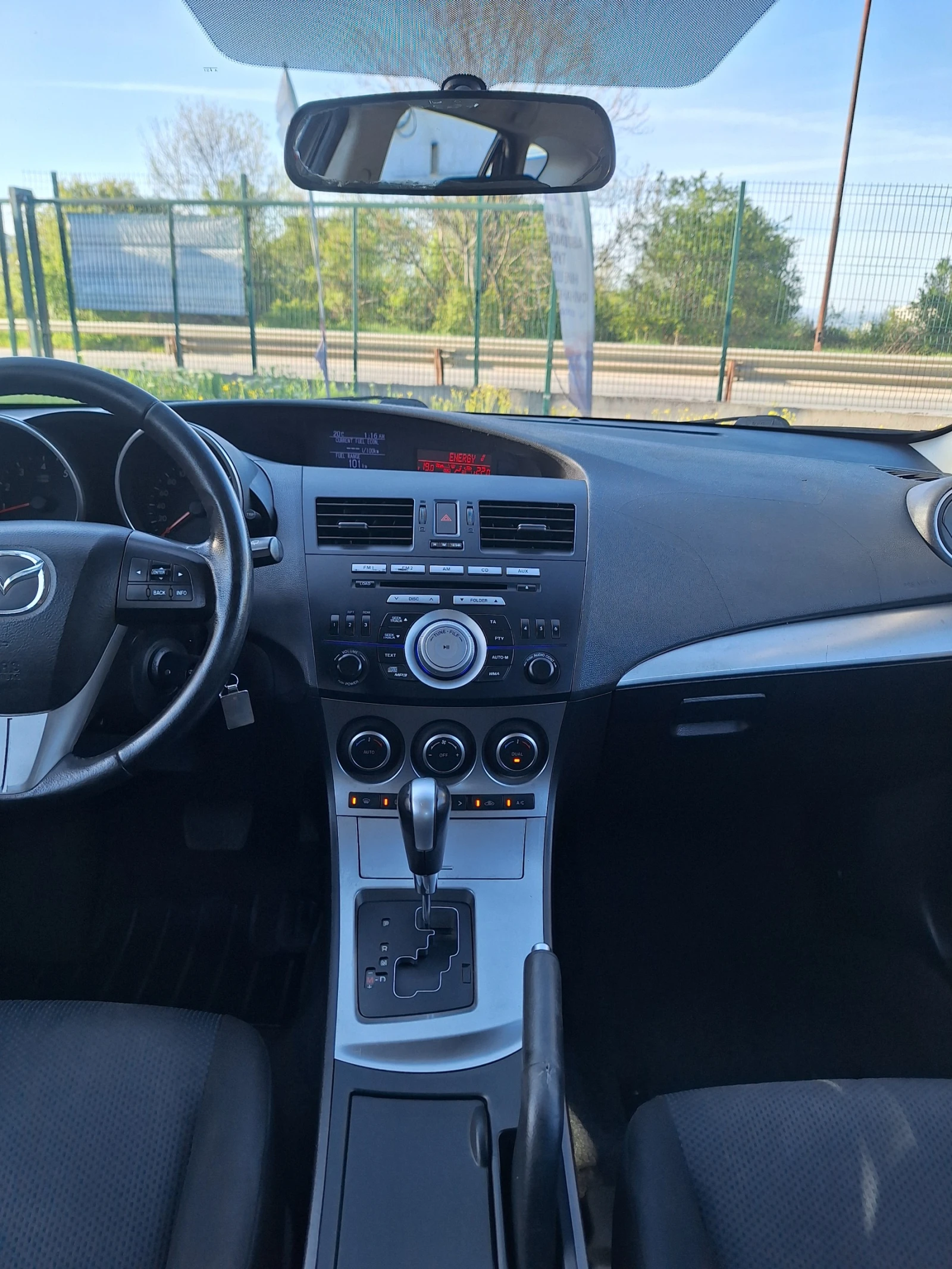 Mazda 3 2.0-АВТОМАТИК, снимка 9 - Автомобили и джипове - 54343581