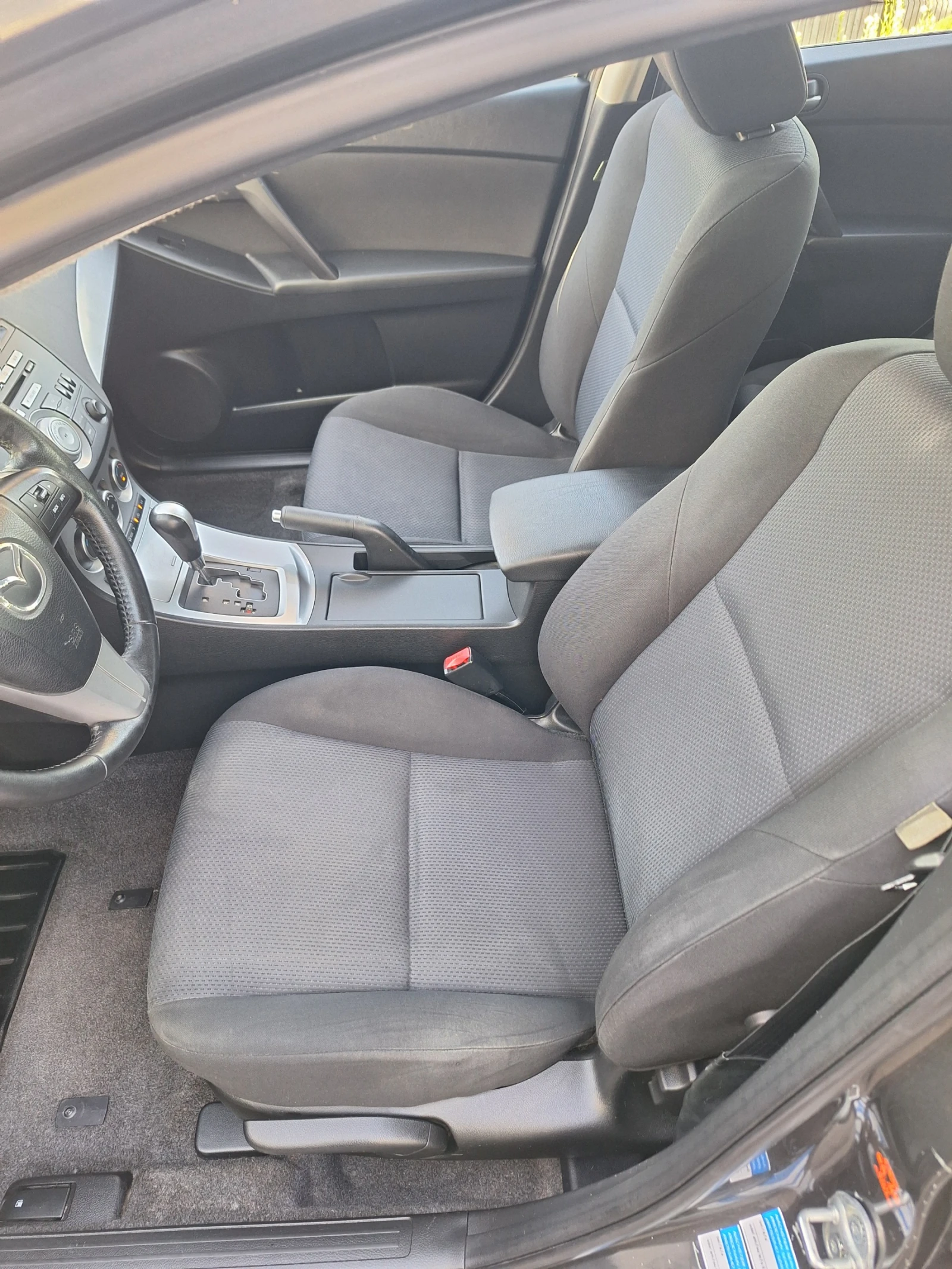 Mazda 3 2.0-АВТОМАТИК, снимка 13 - Автомобили и джипове - 54343581