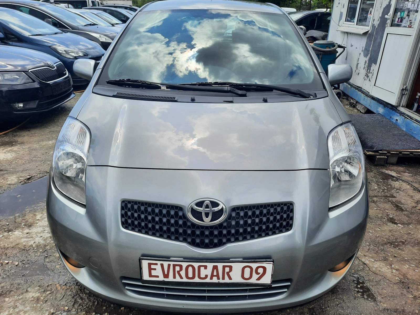 Toyota Yaris КАТО НОВА Е !!, снимка 5 - Автомобили и джипове - 54647019