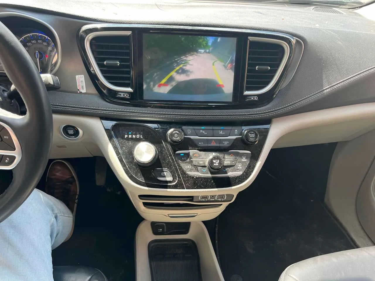 Chrysler Pacifica * Touring L * АВТОКРЕДИТ БЕЗ ПЪРВОНАЧАЛНА ВНОСКА* , снимка 9 - Автомобили и джипове - 55364704