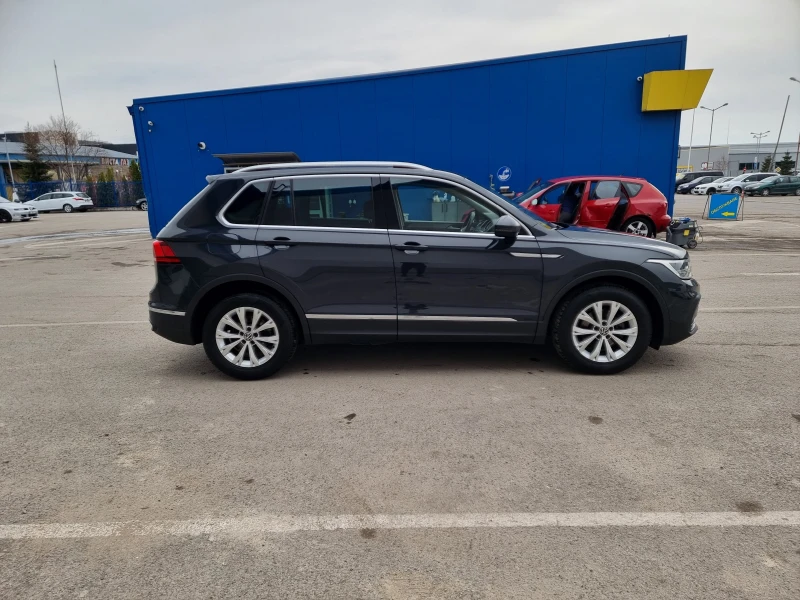 VW Tiguan 2.0TDI AVTOMATIK HIGHLINE , снимка 7 - Автомобили и джипове - 49471065