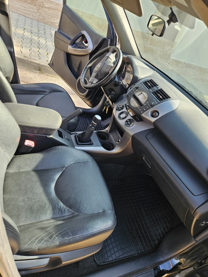 Toyota Rav4 2.2d 136kc, снимка 8 - Автомобили и джипове - 52554811