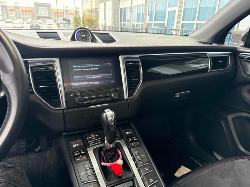 Porsche Macan * GTS/ CARBON PACKAGE/ CARFAX * , снимка 9 - Автомобили и джипове - 52951822