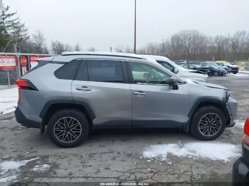 Toyota Rav4 LE, снимка 12 - Автомобили и джипове - 53070155