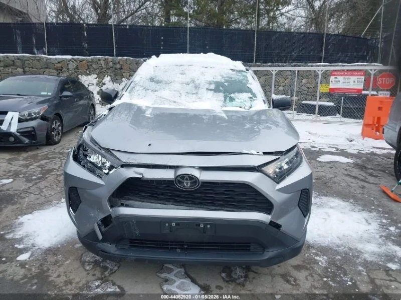 Toyota Rav4 LE, снимка 11 - Автомобили и джипове - 53070155