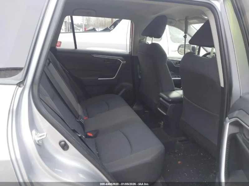 Toyota Rav4 LE, снимка 8 - Автомобили и джипове - 53070155