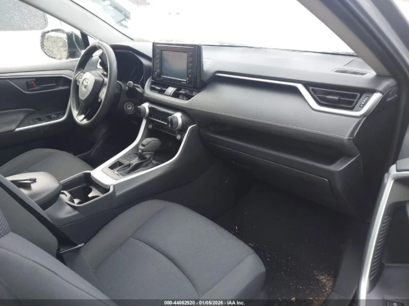 Toyota Rav4 LE, снимка 5 - Автомобили и джипове - 53070155