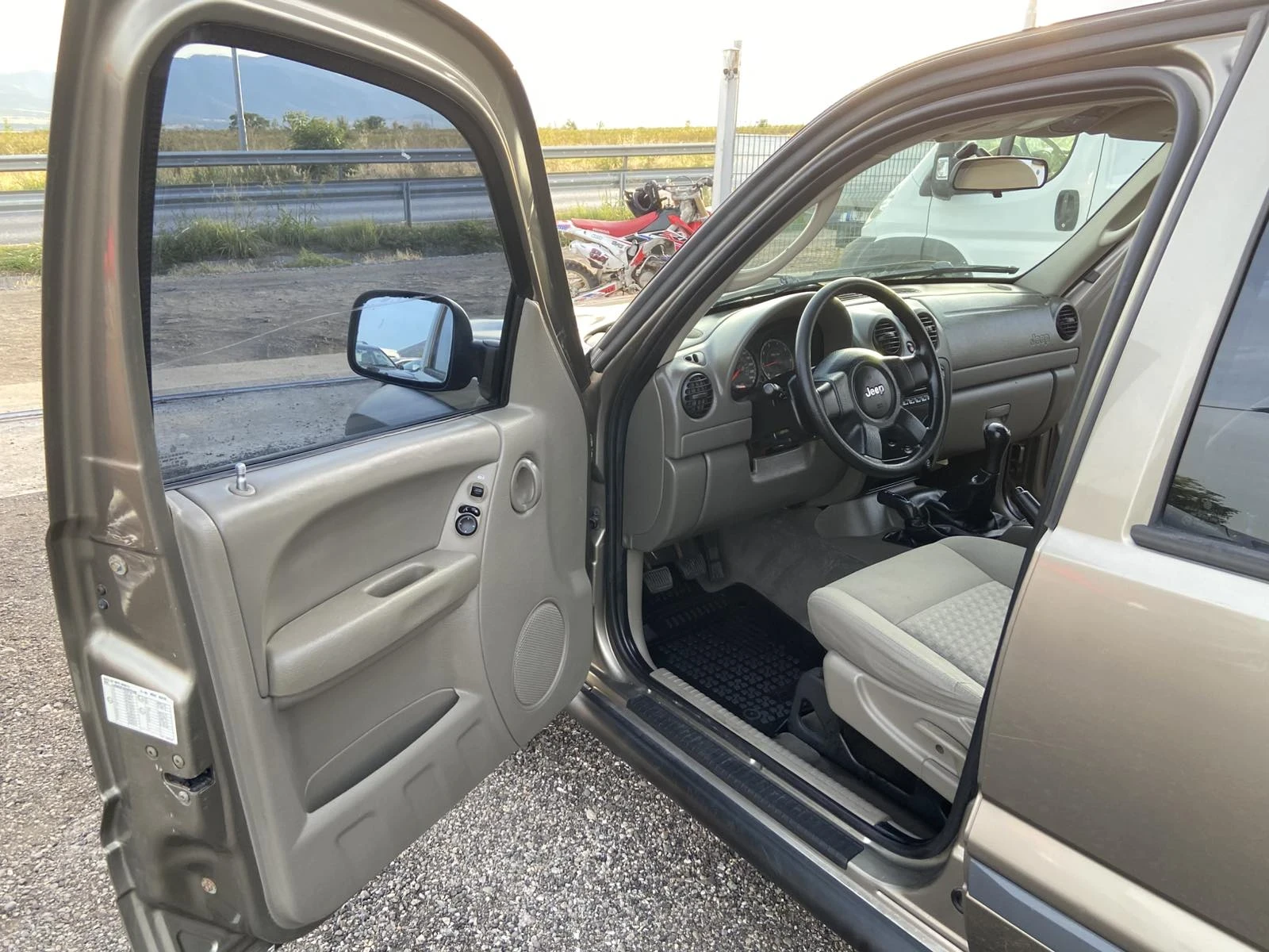Jeep Cherokee 2.4     6 - скорости .91000.км.Гърция - изображение 8