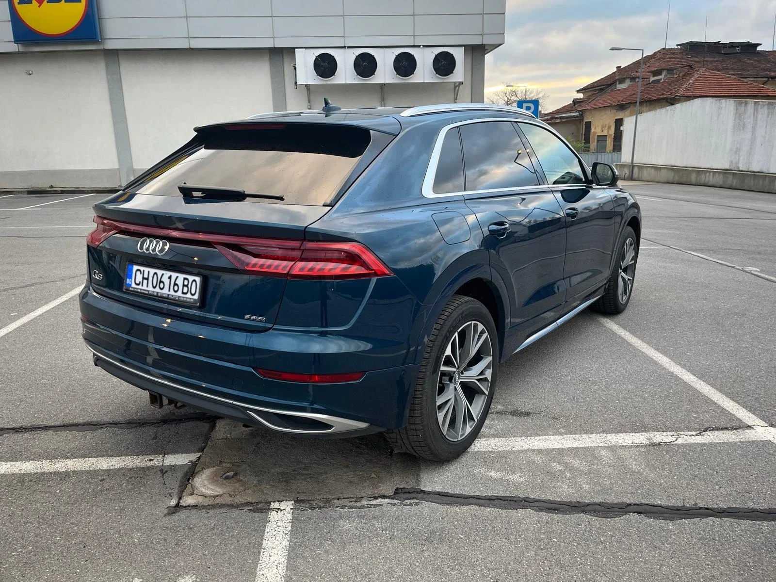 Audi Q8 Technik/B&O/360  камера, снимка 6 - Автомобили и джипове - 56339893