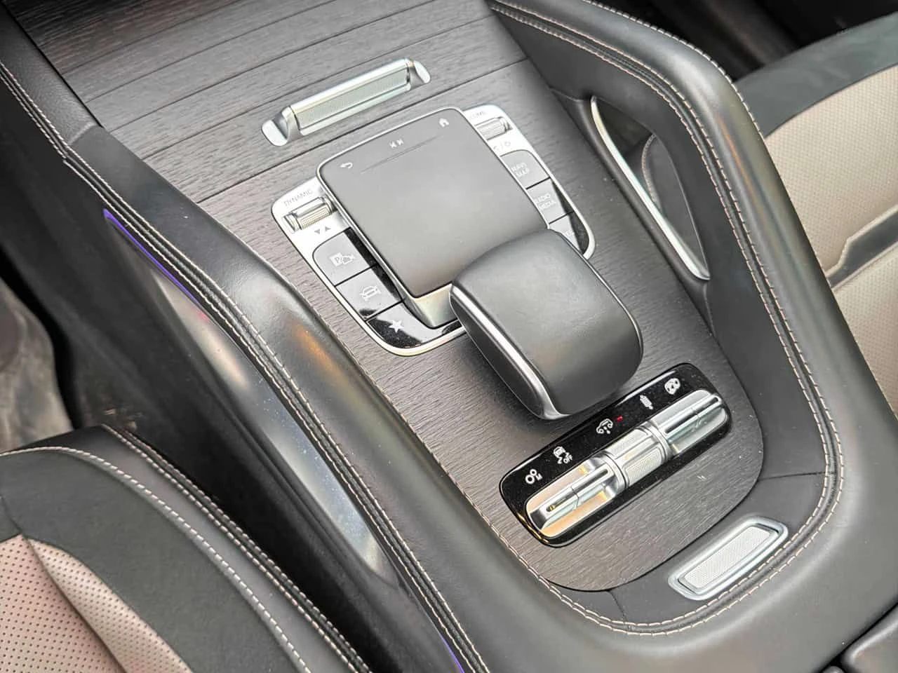 Mercedes-Benz GLE 53 4MATIC 4MATIC* DISTRONIC* BURMESTER* ОБДУХВАНЕ* , снимка 9 - Автомобили и джипове - 54162147