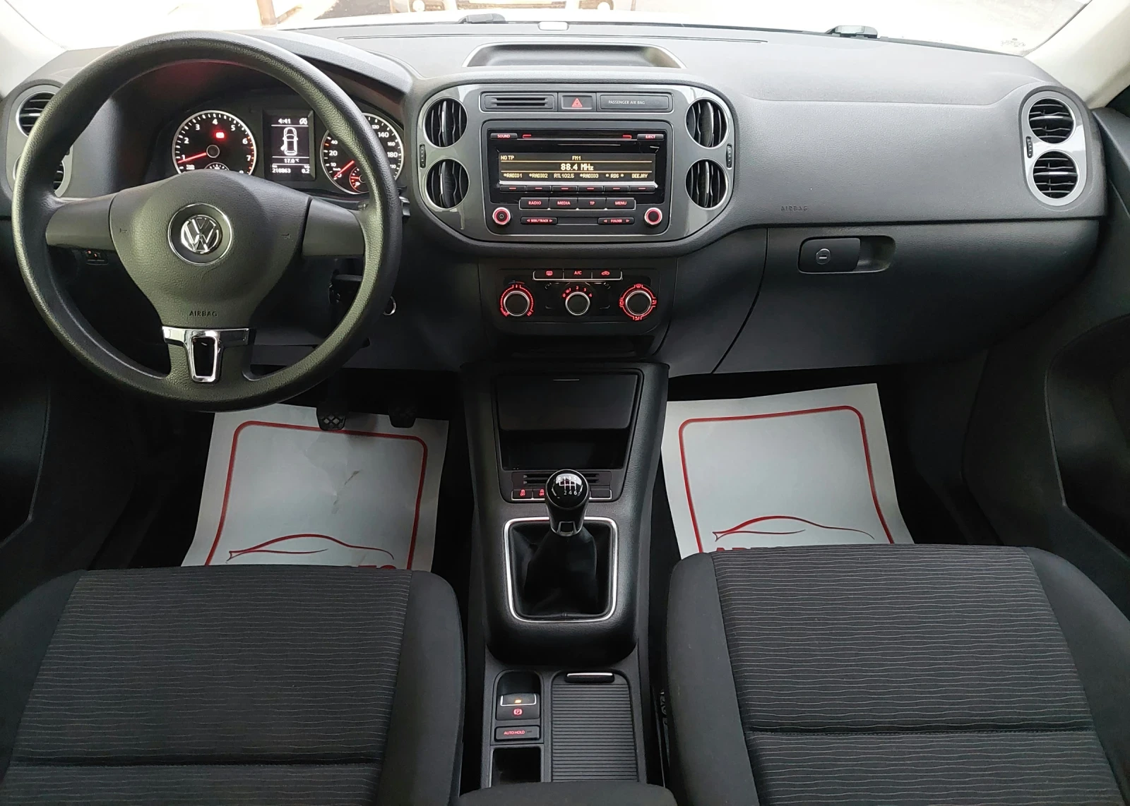 VW Tiguan 1.4 TSI, снимка 6 - Автомобили и джипове - 54258914