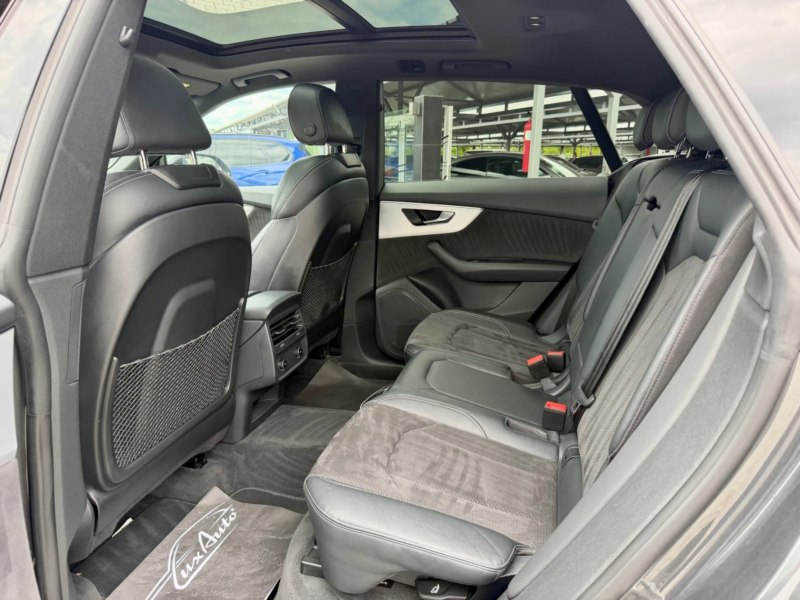 Audi Q8 50TDI#S-LINE#PANORAMA#MATRIX#DISTR#AIRMAT, снимка 12 - Автомобили и джипове - 54936593