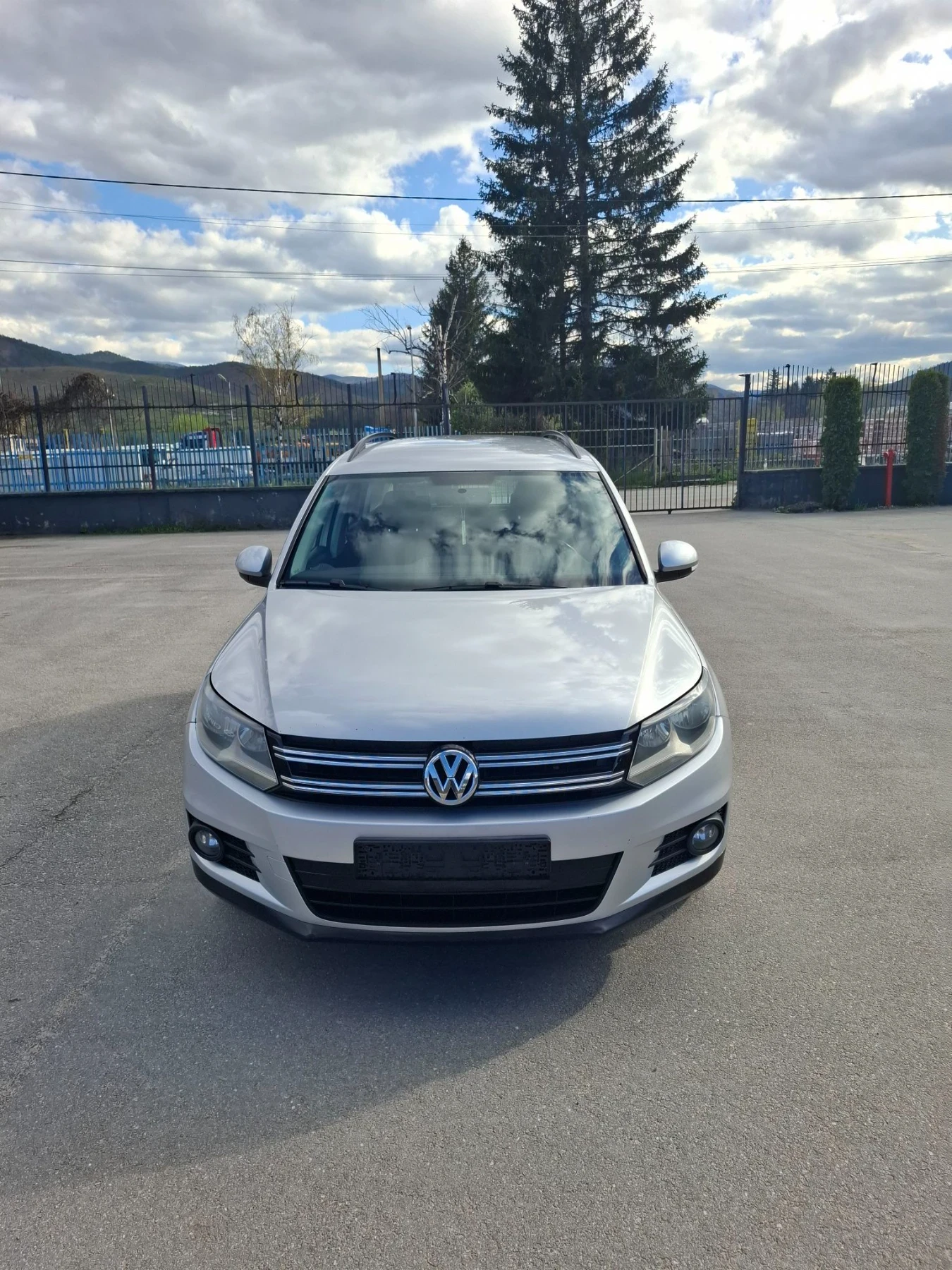 VW Tiguan 2.0TDI FACELIFT , снимка 3 - Автомобили и джипове - 55792419