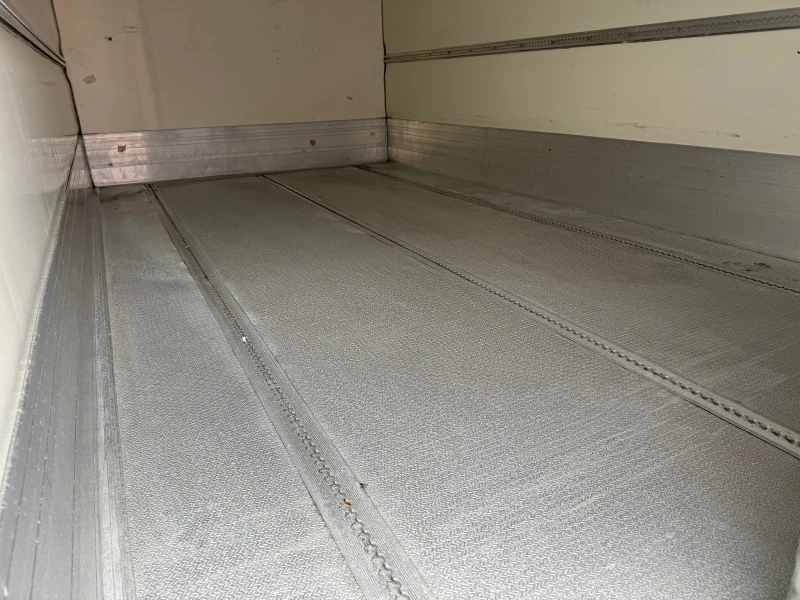 Iveco Daily 70C18* Euro6* Хладилен+ Ток* Климатик* Падащ борд, снимка 12 - Бусове и автобуси - 52882221