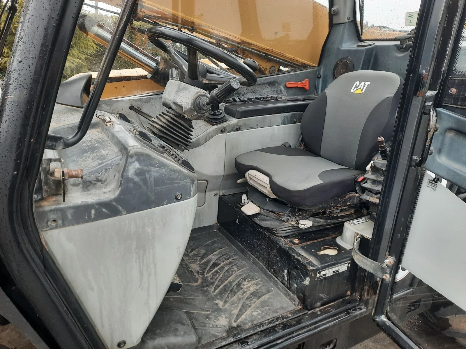 Телескопичен товарач Caterpillar ТН 407, снимка 4 - Селскостопанска техника - 54142339