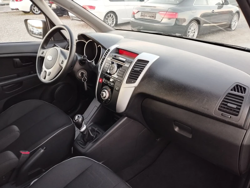 Kia Venga 1.4i EURO5B, снимка 10 - Автомобили и джипове - 47840437