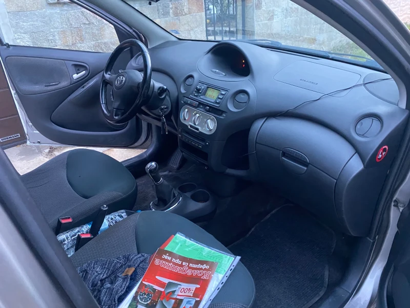 Toyota Yaris 1.3, снимка 8 - Автомобили и джипове - 48211939