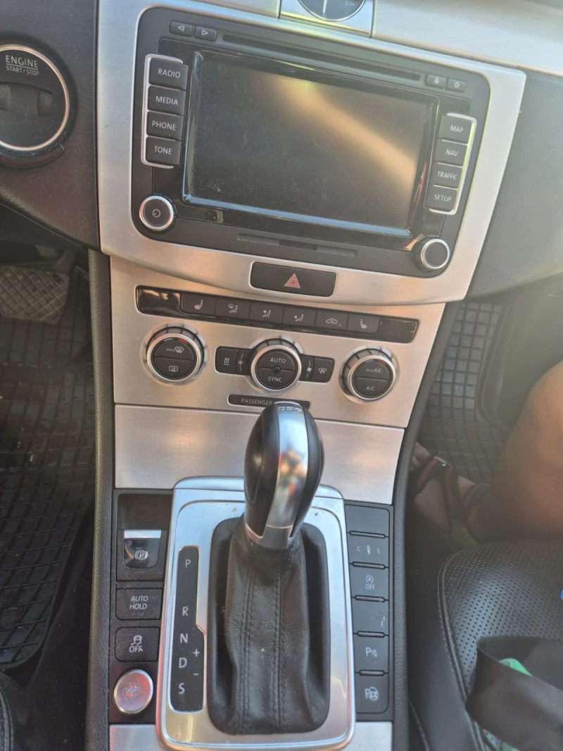 VW Passat 2.0TDI/FULL/КОЖА/PANO/Distr./Keyless, снимка 6 - Автомобили и джипове - 52922513