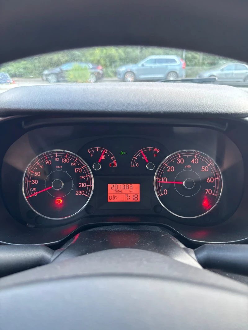 Fiat Punto GRANDE/ГАЗ/БЕНЗИН, снимка 10 - Автомобили и джипове - 52489135