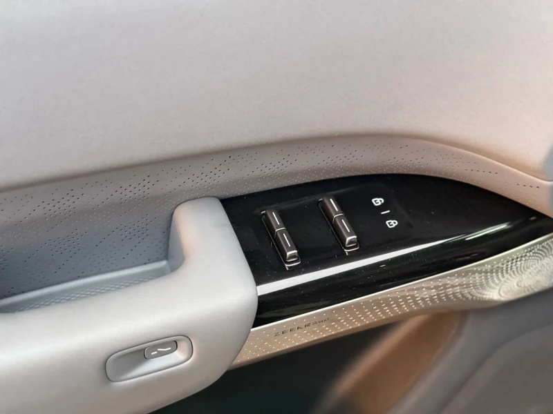 Zeekr 7X 4WD , снимка 9 - Автомобили и джипове - 53572286