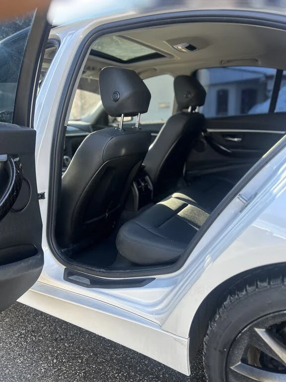 BMW 320 BMW 3 Series 320i xDriv* АвтоКредит* (Цена до БГ) , снимка 12 - Автомобили и джипове - 53375711