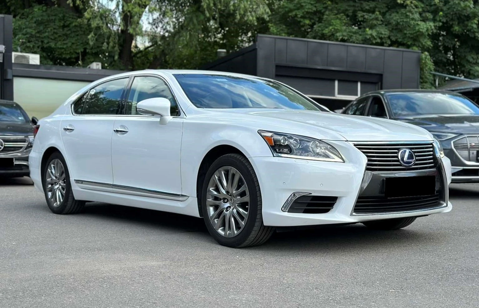 Lexus LS 600h L AWD - изображение 5