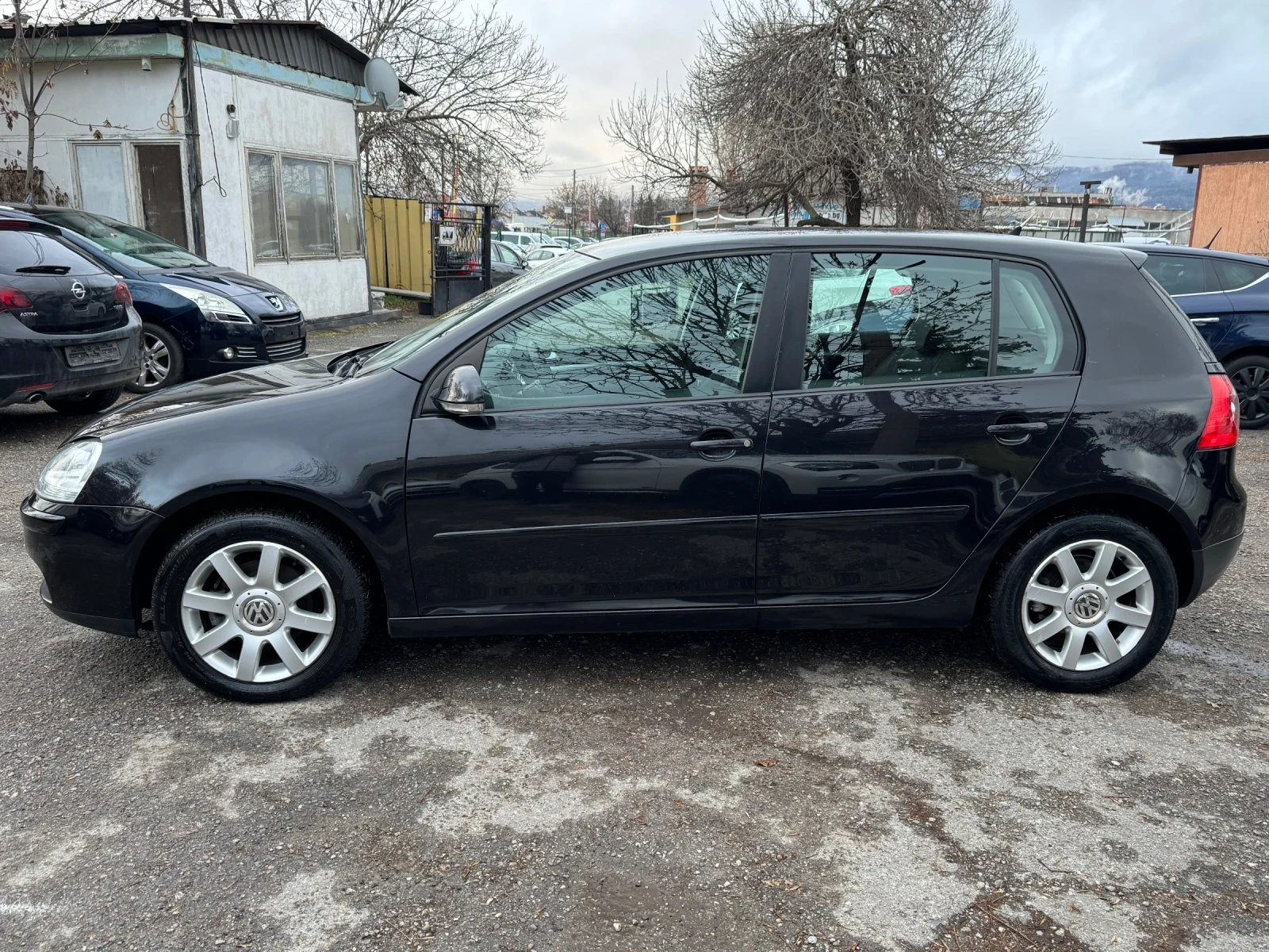 VW Golf 1.6-102кс !!! Нов ! - изображение 5