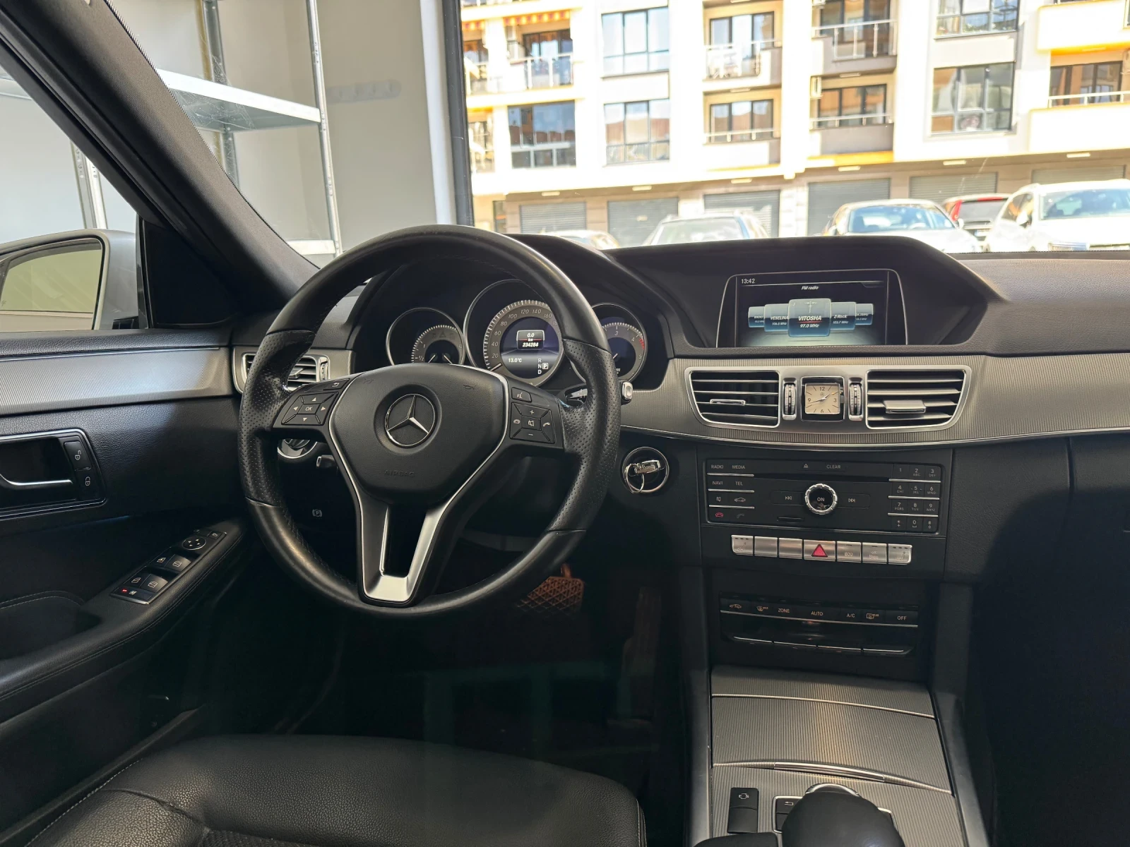 Mercedes-Benz E 220 CDI Avantgarde/BLUETEC/9G-Tronic, снимка 6 - Автомобили и джипове - 53846643