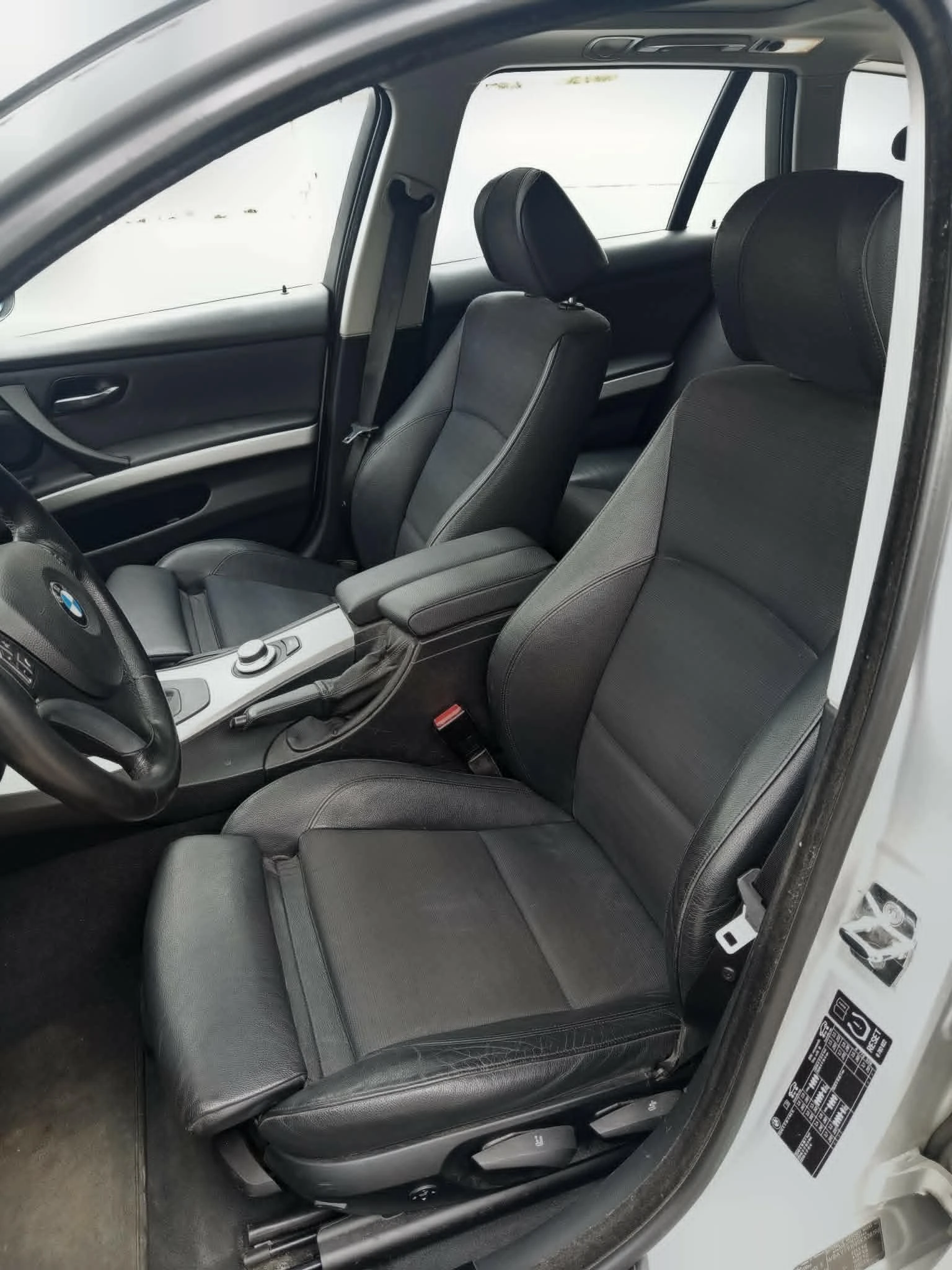 BMW 330 xd Панорама/Нави/Рекаро/Автомат, снимка 11 - Автомобили и джипове - 54544387