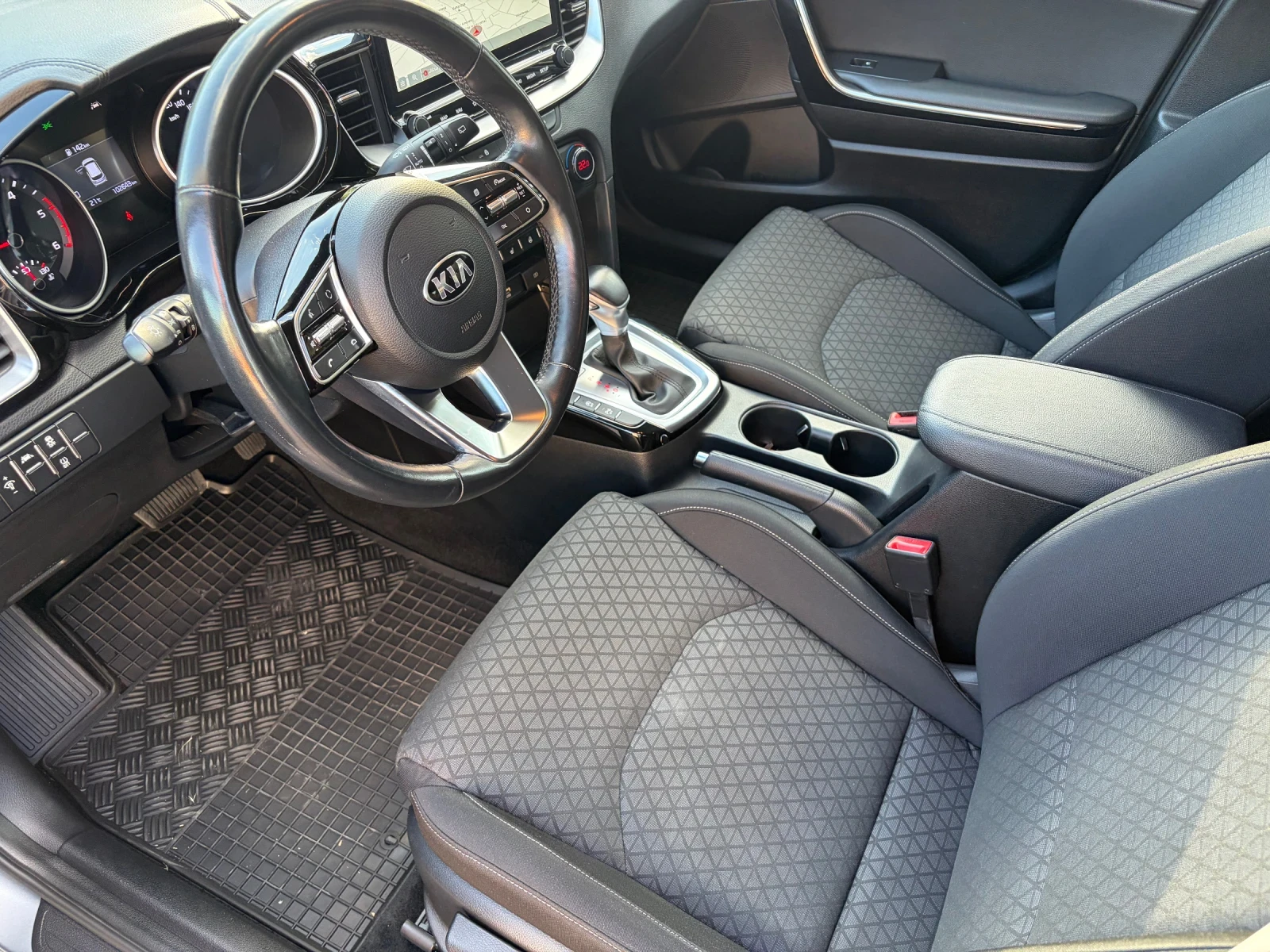Kia Ceed 1.6CRDI 136к.с. AT7, снимка 8 - Автомобили и джипове - 54714587