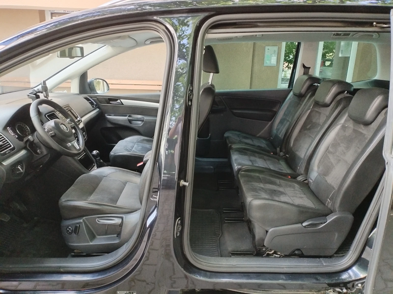 VW Sharan 2.0 TDI 140hp 6ск Hi-line 7места Климатроник Нави, снимка 7 - Автомобили и джипове - 55001987