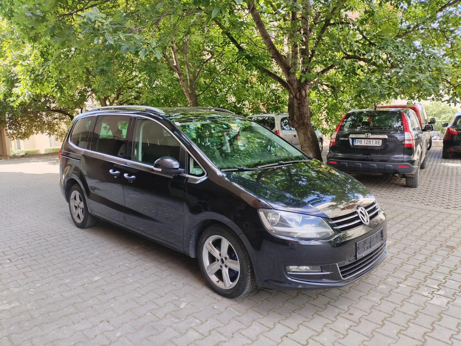 VW Sharan 2.0 TDI 140hp 6ск Hi-line 7места Климатроник Нави, снимка 2 - Автомобили и джипове - 55001987