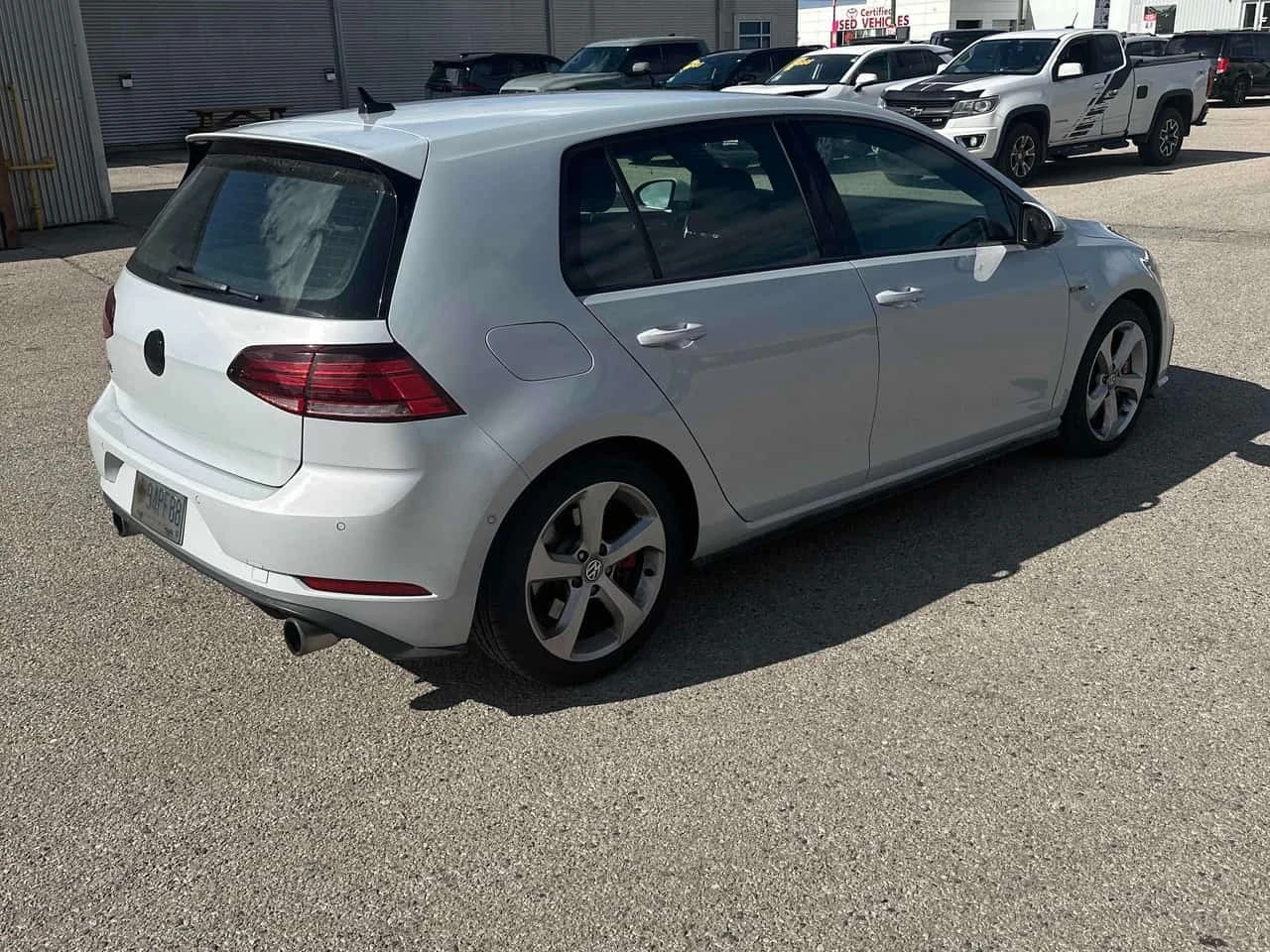 VW Golf  * АВТОКРЕДИТ * ГЛАВНО ПРЕДСТАВИТЕЛСТВО, снимка 6 - Автомобили и джипове - 56213118