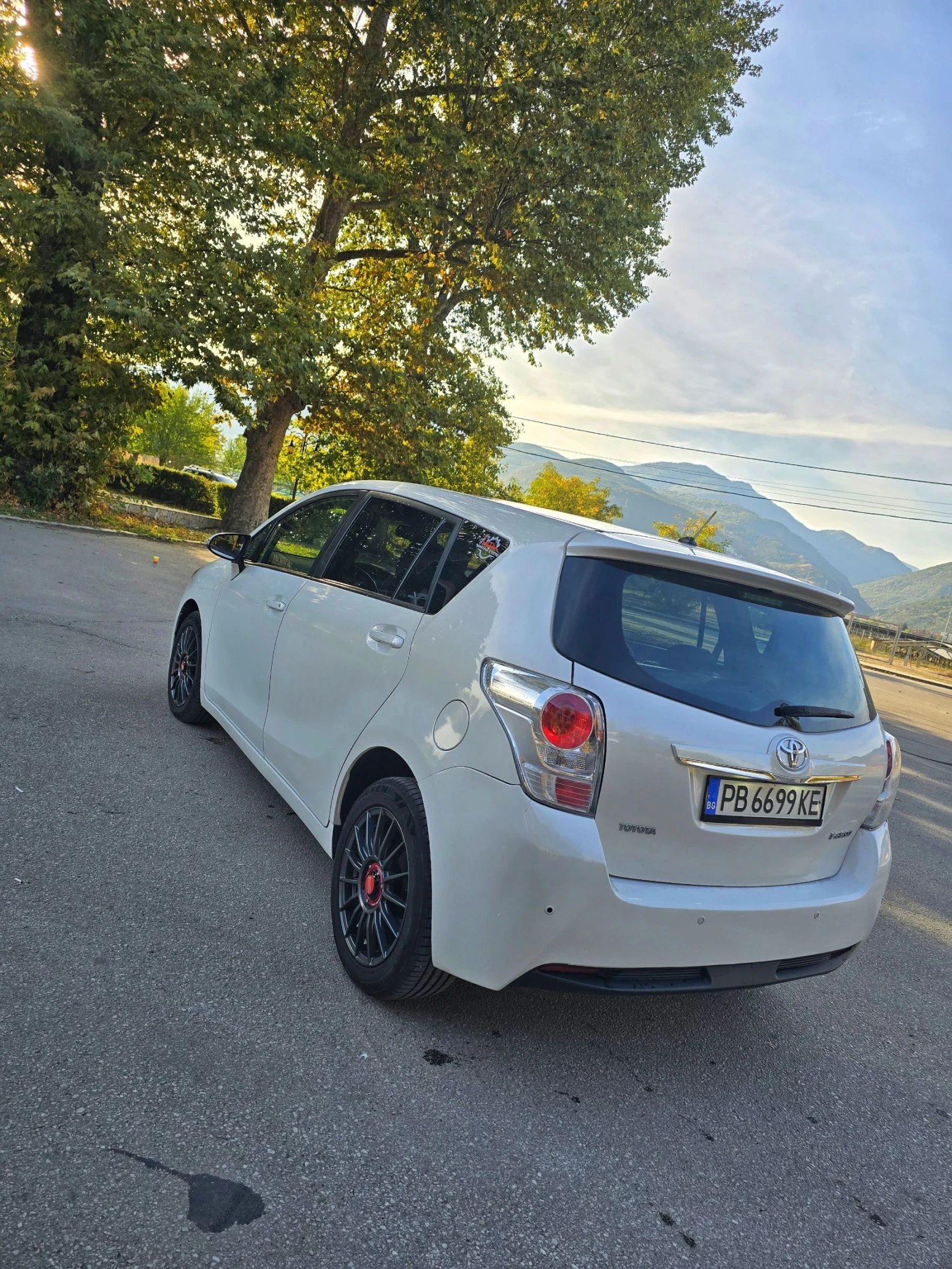 Toyota Verso, снимка 4 - Автомобили и джипове - 56483275