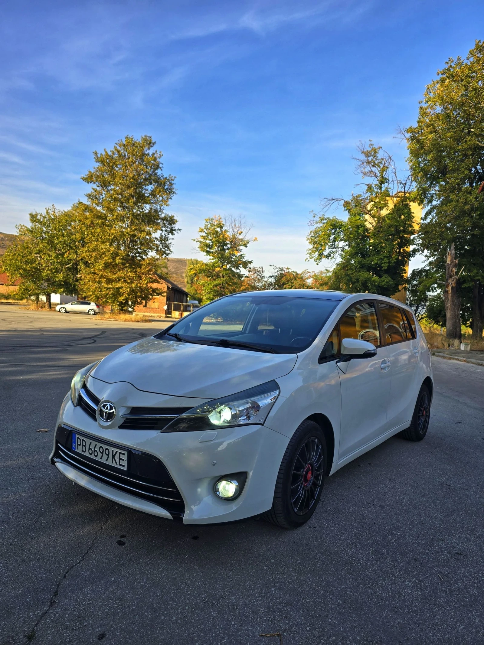Toyota Verso, снимка 2 - Автомобили и джипове - 56483275