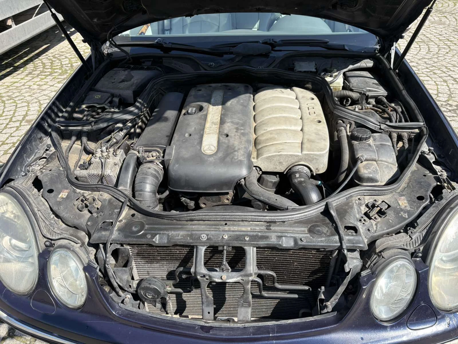 Mercedes-Benz E 270 cdi Elegancе, снимка 11 - Автомобили и джипове - 56502266