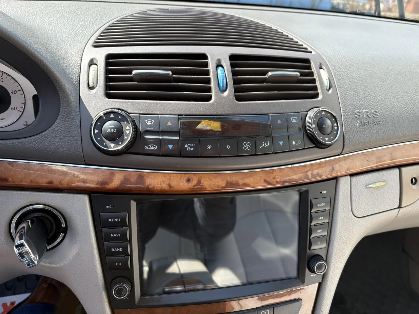 Mercedes-Benz E 270 cdi Elegancе, снимка 16 - Автомобили и джипове - 56502266