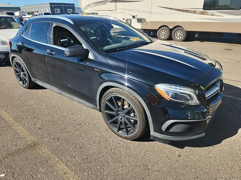 Mercedes-Benz GLA 45 AMG 4MATIC* Full LED* Harman* Подгрев* Пано* Камера* , снимка 2 - Автомобили и джипове - 48440965