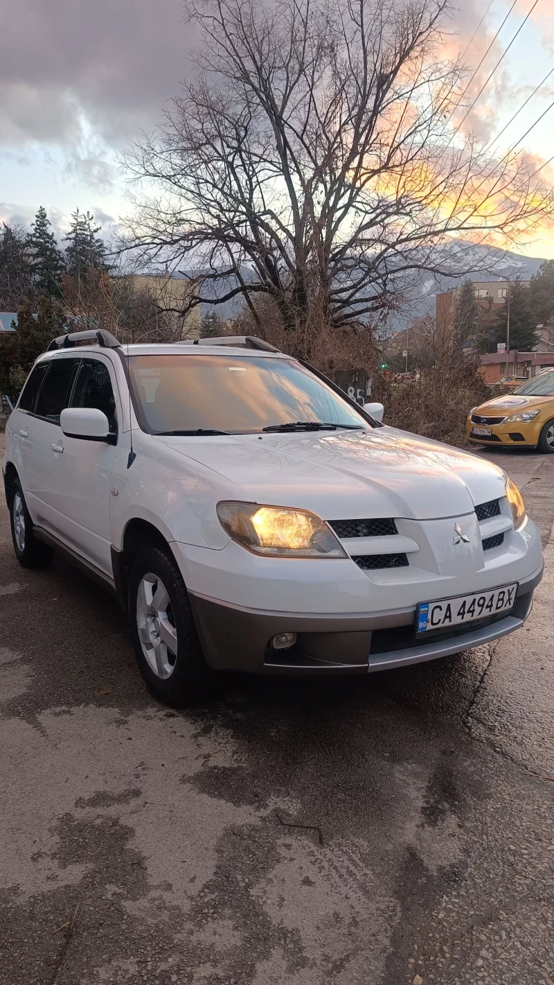 Mitsubishi Outlander 2.4i ГАЗОВ ИНЖЕКЦИОН, снимка 2 - Автомобили и джипове - 49012699