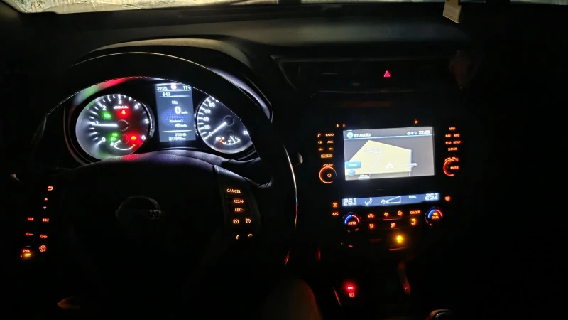 Nissan Qashqai, снимка 13 - Автомобили и джипове - 52664420