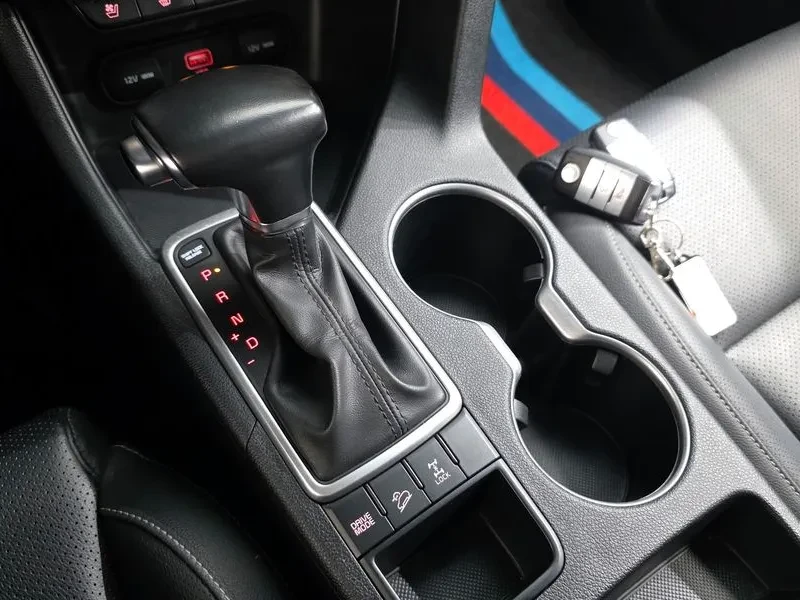 Kia Sportage 2.0 CRDi 4WD, снимка 9 - Автомобили и джипове - 54276708