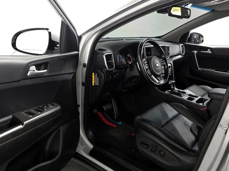 Kia Sportage 2.0 CRDi 4WD, снимка 10 - Автомобили и джипове - 54276708