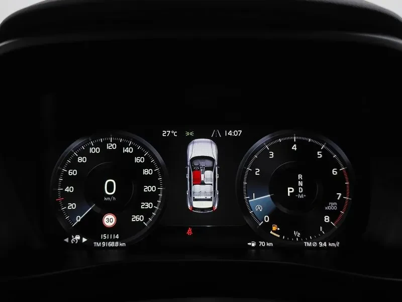 Volvo XC40 R-DESIGN, снимка 8 - Автомобили и джипове - 56162131